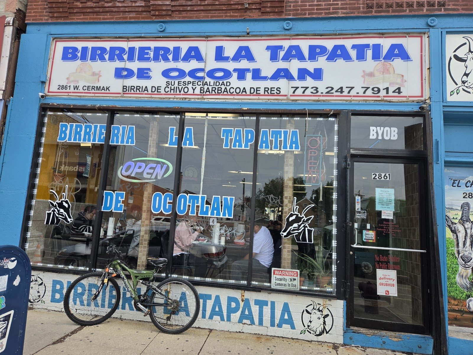 Birrieria La Tapatia storefront